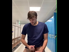 Play MP4 - wanking my big cock in the public gym locker room