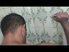 Play MP4 - macho do aplicativo GRINDR comeu meu cu no banheiro
