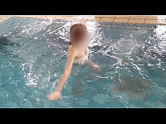 Play MP4 - Exercise in the pool