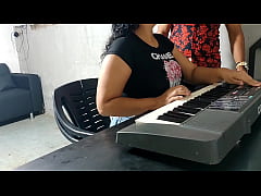 Play MP4 - Mi profesor me coge sobre la mesa hasta llenarme de semen