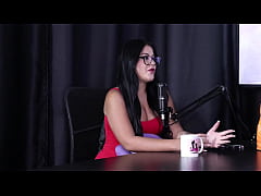 Play MP4 - Ela entrava em sites porn&ocirc; vendo outras mulheres fazendo live&comma; at&eacute; que por curiosidade abriu uma&comma; e gostava de postar fotos sensuais - Tata &lpar;SHEER&sol;RED&rpar;