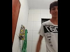 Play MP4 - novinho gostoso dan&ccedil;ando ao som de girls just wanna have fun ao vivo gostoso sem vinhetas nem edi&ccedil;&otilde;es