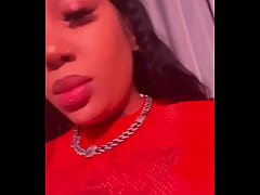 Play MP4 - Lady in red