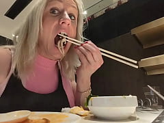 Play MP4 - What have you had to eat tonight&quest;&num;octopus