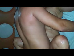 Play MP4 - KARINA HOTWIFE DANDO CANSEIRA EM DOIS NOVINHOS