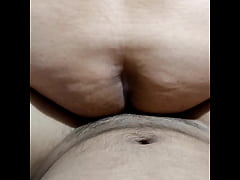 Play MP4 - me invita a ver netflix y acabamos cogiendo de lo mas rico y disfruta mis ricas nalgas saltando sobre su verga