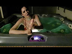 Play MP4 - I play with a huge ejaculation dildo in the jacuzzi