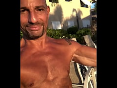 Play MP4 - AT THE POOL