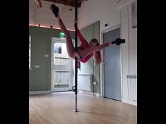 Play MP4 - Hello boys &quest;