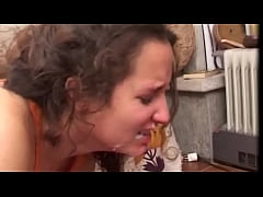 Play MP4 - Teen sells an aroused Milf and loves to please her