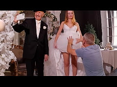 Play MP4 - Clothed man and naked women