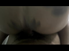 Play MP4 - Macho alfa arrebenta a bunda da morena e lhe d&aacute; muito esperma