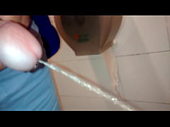 Play MP4 - Al PALO meo en ba&ntilde;o publico