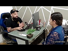 Play MP4 - MUJER DA UN RICO ORAL A SU JEFE PARA CONSERVAR SU TRABAJO Y EL QUEDA SATISFECHO LUEGO DE ECHARLE LA LECHE EN SU BOCA - PORNO EN ESPA&Ntilde;OL