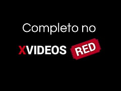 Play MP4 - Loirinha safada sentou na cara do magrinho enquanto a Kel Abate mamava ele com vontade