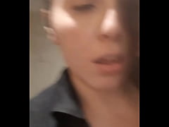 Play MP4 - Mimi pelada no corredor do hotel