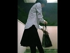 Play MP4 - 【女装もみじ】　羞恥の廊下　【野外露出】