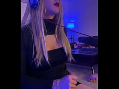 Play MP4 - Trans Gamer Jerks Off