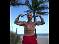 Play MP4 - MAXXX LOADZ FLEXING AT THE BEACH