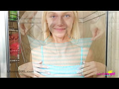 Play MP4 - Superb Blonde with hot body gets all foamy in 4K Shower