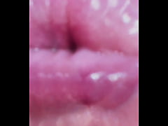 Play MP4 - Chick Nude Lips Makes you Hot