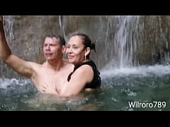 Play MP4 - Nos fuimos de paso al r&iacute;o y terminamos follando y haciendo de todo&comma; en este hermoso lugar