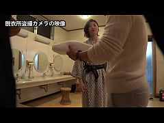 Play MP4 - 【衝撃放送事故】温泉リポートに来た爆乳アナウンサー 温泉の中と脱衣所でハメ撮りを撮影 1