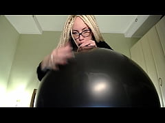 Play MP4 - Blow big balloon and pop with long nails