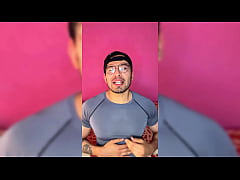 Play MP4 - Macho vergon llega del gym exitado por ver el culo de un twink en el gym y se masturba sus 19cm