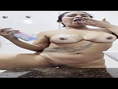 Play MP4 - uma brincadeirinha com meu consolo e chantilly antes do banho&period;&period;&period;