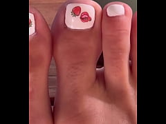 Play MP4 - Current toes