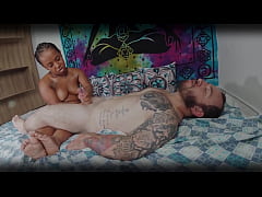 Play MP4 - Aventuras do Casal Mattos - Levamos o an&atilde;o pitoco e a an&atilde;zinha do mau na praia pra massager a mini buceta e o mini cuzinho