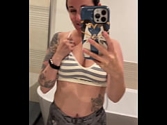 Play MP4 - Petit extrait de ma derni&egrave;re vid&eacute;o amateur Elle est d&eacute;j&agrave; en ligne dans &period;&period;&period;