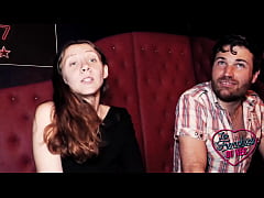 Play MP4 - Lola&comma; douce coquine&comma; s'offre deux &eacute;normes bites