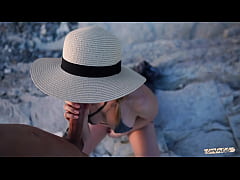 Play MP4 - No barriers to love&period; A young couple wants public sex and fucks right on the beach
