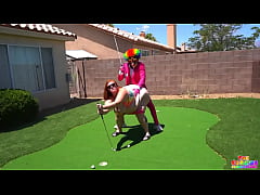 Play MP4 - Julie Ginger beat Gibby The Clown in a game of mini golf and this happened