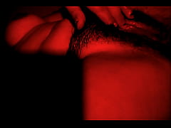 Play MP4 - Sola en casa red