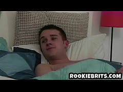 Play MP4 - European stud sucks and fucks for a facial