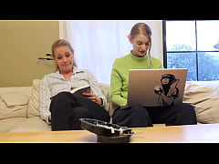 Play MP4 - SKINNY GIRL LESBO LICKING XXX