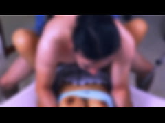 Play MP4 - La estrecha amiga de su hermana siempre le hab&iacute;a llamado la atenci&oacute;n&comma; y cuando tuvo la oportunidad de estar a solas con ella en el apartamento&comma; no pudo resistirse a probar lo que se escond&iacute;a entre sus piernas&period;