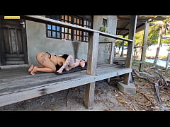 Play MP4 - PUNHETEIRO SI DAR BEM AO VER DUAS GAROTAS FAZENDO SEXO EM CASA DE CAMPO