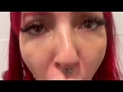 Play MP4 - Comi minha madrasta no banheiro da loja&comma; chegando em casa a safada queria s&oacute; pau no cuzinho