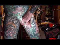 Play MP4 - Horny Tattooed LeeHarper Pinnomen is jerking off in front of Webcam