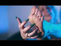 Play MP4 - Gorgeous Marilou is Back to Evol Feet&colon; Foot Worship and Hot Masturbation With The Queen