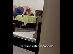 Play MP4 - Belinha seduziu o aluno&comma; levou pra casa e o corno filmou tudo escondido na dispensa