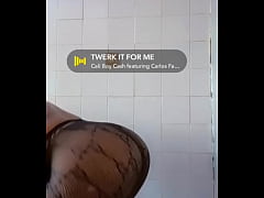 Play MP4 - la dance du cul tremblent