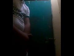 Play MP4 - gordinho delicia batendo e gozando pra mim