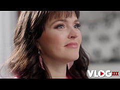 Play MP4 - Horny MILF Krissy Lynn Successfully Seduces Massive Cock