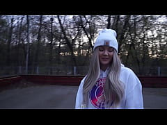 Play MP4 - Young chick wants to fuck with a skateboarder