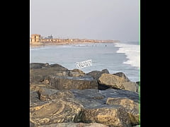 Play MP4 - Beach pussy flashing